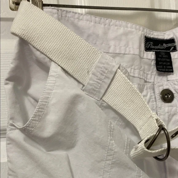 White Capris with Relaxed Fit and Utility Style - Picture 2 of 8